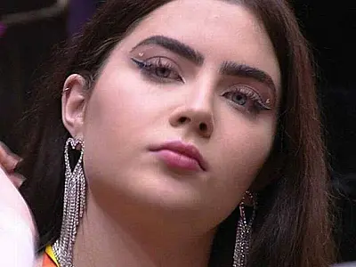 Jade se recusa a voltar para festa ao ouvir música de Arthur Aguiar