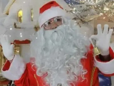 Escola de Idiomas promove encontro entre Papai Noel e crianças da Rede Municipal de Ensino
