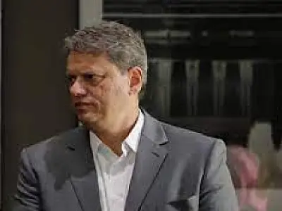 Proposta de Tarcísio pode tirar até R$ 9,6 bilhões de universidades, escolas e creches de SP