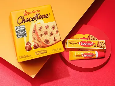 Em edição especial para o Natal, Cimed e Bauducco lançam Carmed Bauducco Chocottone