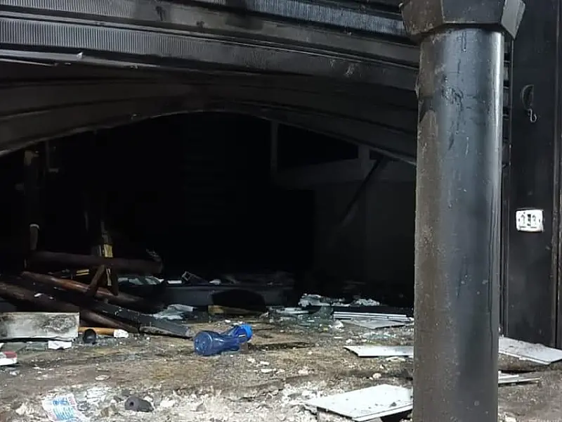 Quadrilha explode joalheria em Vicente de Carvalho, no Guarujá