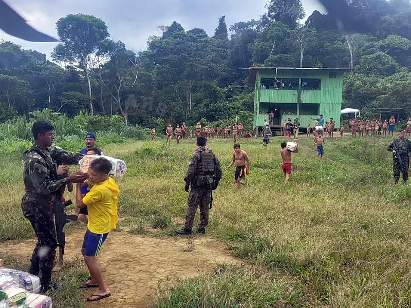 Governo distribui 4 toneladas de alimentos para comunidades yanomami