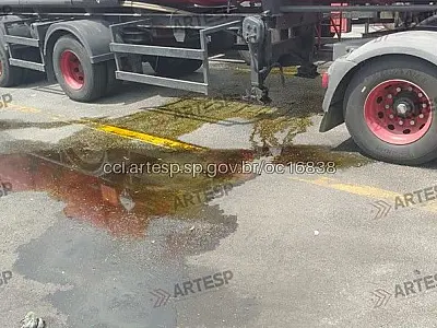 Vazamento de ácido clorídrico interdita trecho da Rodovia dos Imigrantes em Cubatão