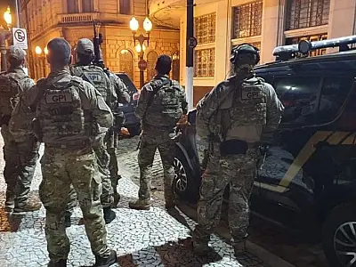 PF prende dois suspeitos durante ação de combate ao tráfico internacional