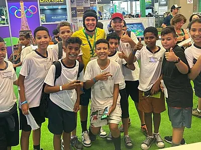 Mãe vende o carro para apostar na carreira do Goleiro de Capacete