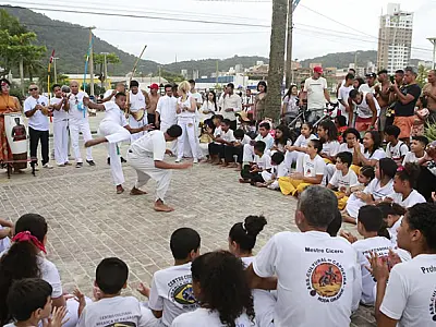 Guarujá realiza ato simbólico alusivo ao Dia Nacional de Denúncia Contra o Racismo