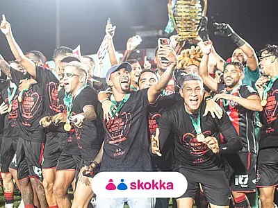 Campeão Copa do Nordeste: Vitória conquistou o penta e o Skokka celebrou junto à torcida no Barradão