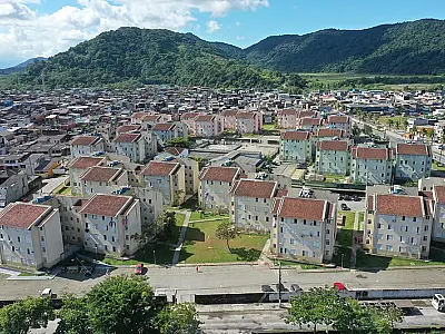 Guarujá entrega 480 escrituras definitivas para moradores do Morrinhos 3