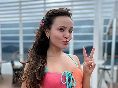Mãe de Larissa Manoela se pronuncia sobre deixar de seguir atriz nas redes sociais