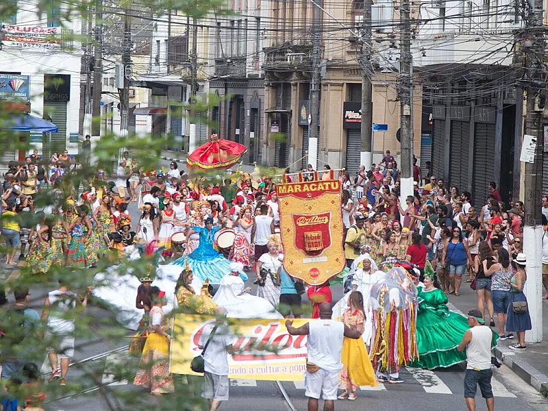 Maracatu Quiloa realiza mostra de arte e cortejo em Santos