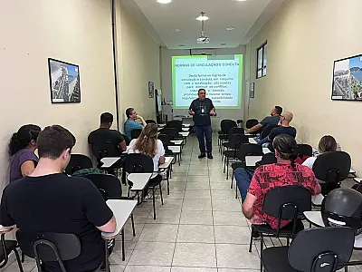 CET-Santos capacita gratuitamente motoristas com aperfeiçoamento profissional