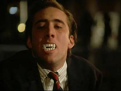 Nicolas Cage diz que se arrepende de ter comido baratas vivas em 'O Beijo do Vampiro'