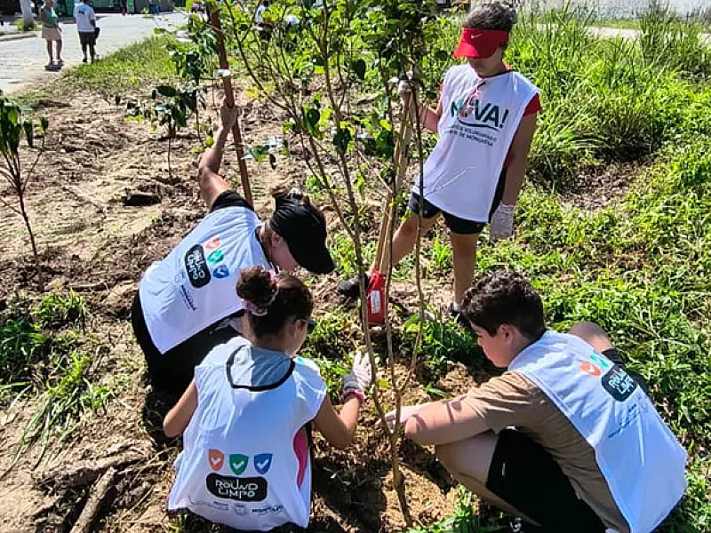 Ação do MOVA! mobiliza voluntários e planta mais de 50 mudas em Mongaguá