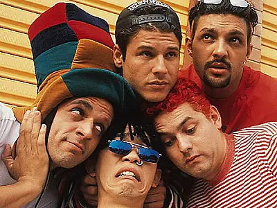 'Mamonas Assassinas' recupera humor da banda e desafia politicamente correto