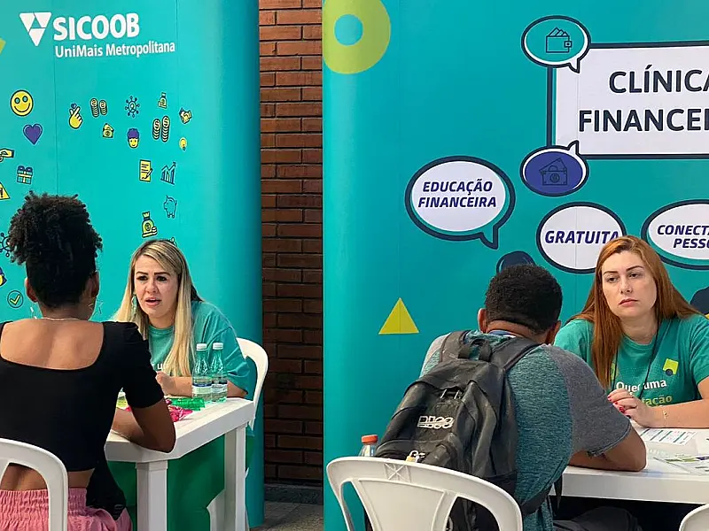 Sicoob UniMais Metropolitana realiza ação de orientação financeira gratuita