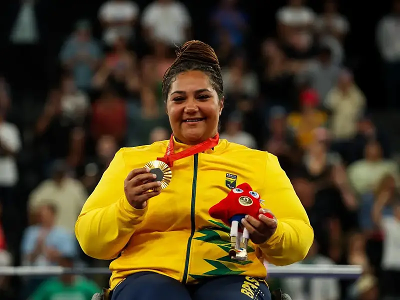 Com direito a recorde paralímpico, Tayana Medeiros conquista o ouro
