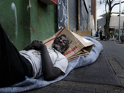 Disputa por lixo na cracolândia movimenta 12 quilos de resíduos por usuário diariamente