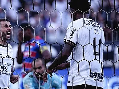 Corinthians vence Fortaleza e assume a liderança provisória do Brasileiro