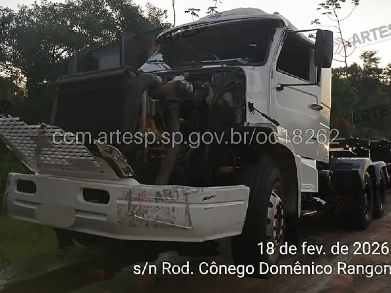 Acidente com carreta provoca congestionamento de 3 km na SP-055, em Santos