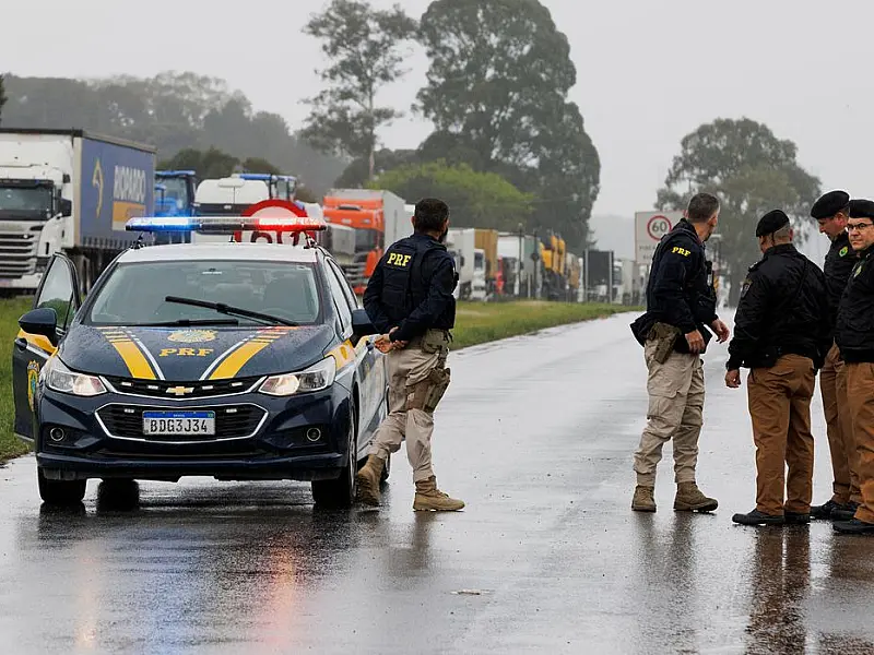 Brasil tem 16 estados com rodovias interditadas