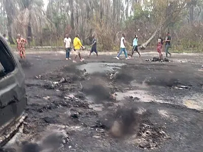 Explosão em refinaria ilegal de petróleo deixa mais de cem mortos
