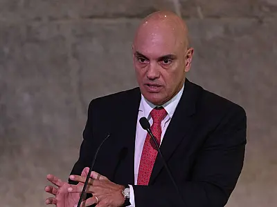 Moraes determina depoimento de Bolsonaro à PF sobre ataques golpistas