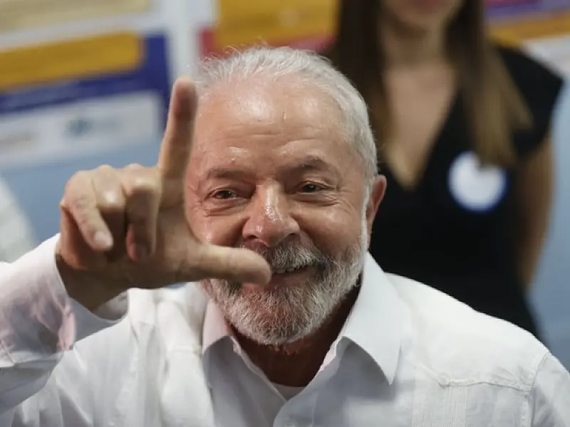 Educação é a base fundamental para o crescimento de um país, diz Lula