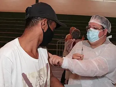 Procura por terceira dose aumenta em cidades da BS