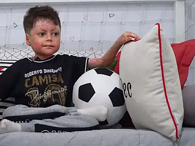 Torcida do Vasco prepara bandeirão para menino que ficou 16 dias em coma