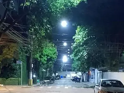 Modernização da iluminação pública chega a mais 96 ruas de Santos em 2026