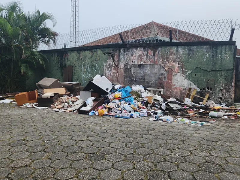 Ação no Beira-Mar retira cerca de 30 toneladas de lixo e reforça combate ao descarte irregular em SV