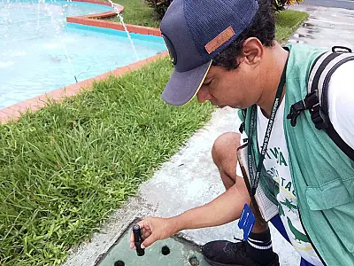 Mutirão na orla de Santos elimina 30 focos com larvas de mosquito