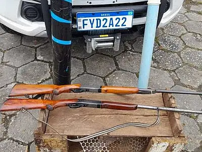 Polícia Ambiental apreende armas escondidas em fundo falso de residência