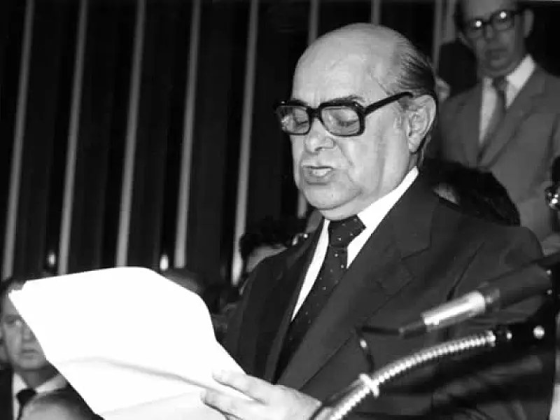 Quem foi Tancredo Neves?