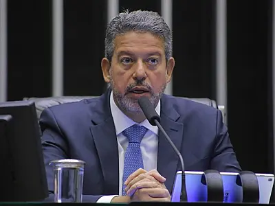 Agressão de deputado do PT e comportamento de bolsonaristas desmoralizam Congresso, diz Lira