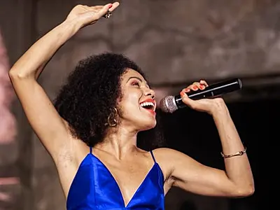 Leticia Caires, artista da Baixada Santista, faz show no próximo dia 3, em Santos