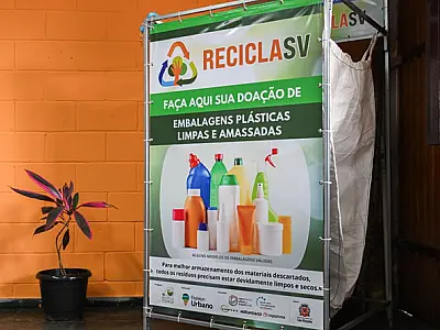 São Vicente inaugura espaço de troca de plástico por alimentos, roupas e cupons para sorteio de iPho