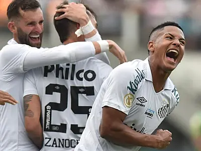 Santos faz 3 a 0 no América-MG e volta a liderar o Brasileirão após quase três anos