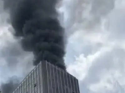 Prédio pega fogo e é evacuado na avenida Paulista