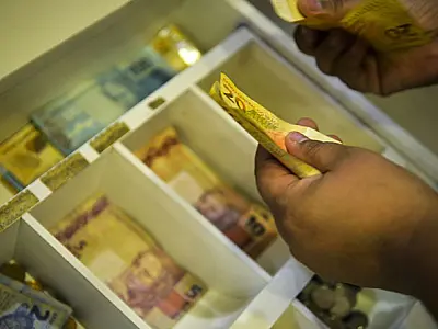 Brasileiros ainda não sacaram R$ 8,56 bi de valores a receber