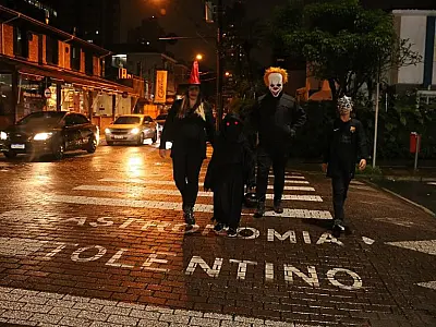Rua Gastronômica de Santos terá noite de Halloween nesta terça-feira