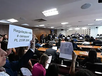 Acordo sobre desinformação permite aprovação de regulação da IA