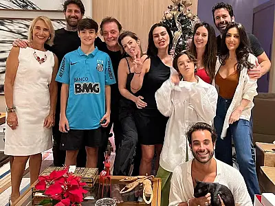 Cleo Pires comemora Natal antecipado com Fábio Jr.