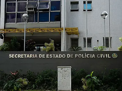 Polícia faz ação contra PMs suspeitos de tráfico de armas no Rio