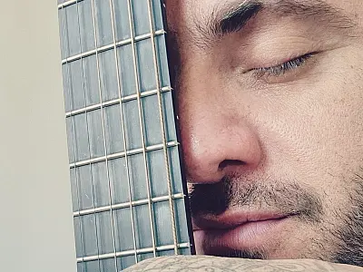 Cantor e compositor santista Luccas Galante lança primeiro single autoral