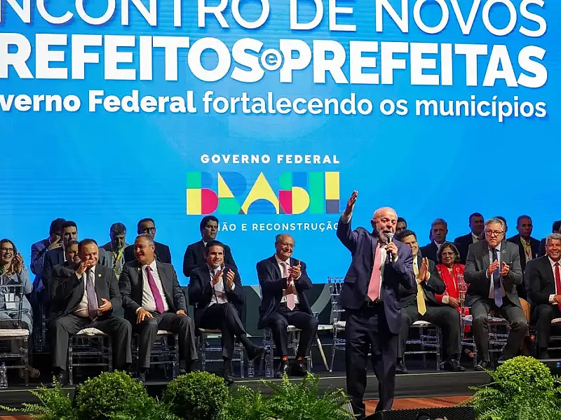 Lula diz que prefeituras são alicerce para que a União dê certo
