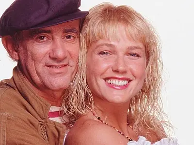 Xuxa faz homenagem de aniversário a Renato Aragão