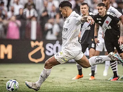 Com pacto e vaquinha, torcida faz caldeirão e joga Santos para fora do Z4