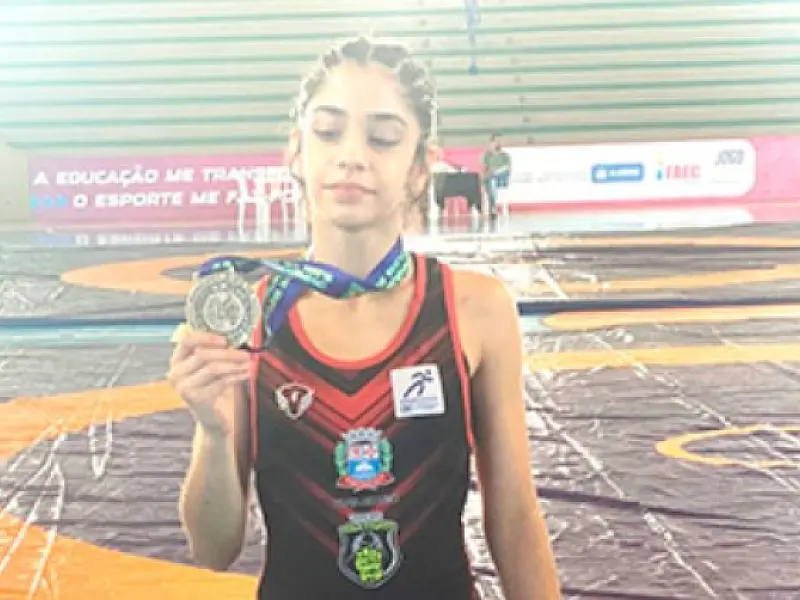 Maria Eduarda leva o bronze no Campeonato Brasileiro de Wrestling sub-15