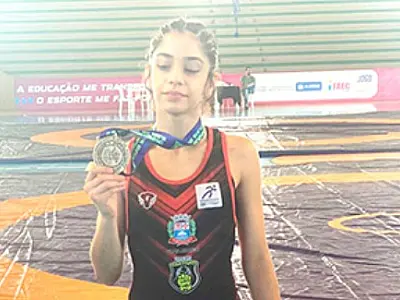 Maria Eduarda leva o bronze no Campeonato Brasileiro de Wrestling sub-15
